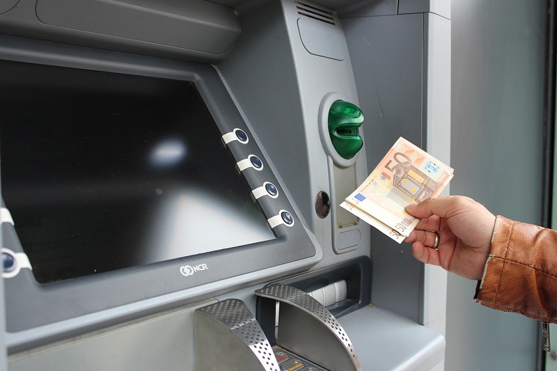 Jauh Lebih Praktis dan Mudah Berikut 2 Cara Menarik Uang di ATM BRI