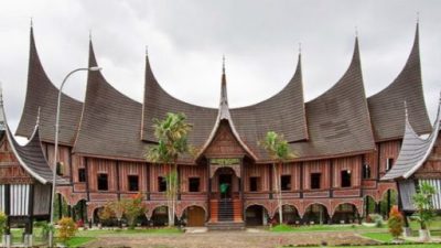 10 Rumah Adat Paling Populer dan Unik di Indonesia yang Harus Kamu Tahu (Sumber: Yandex)
